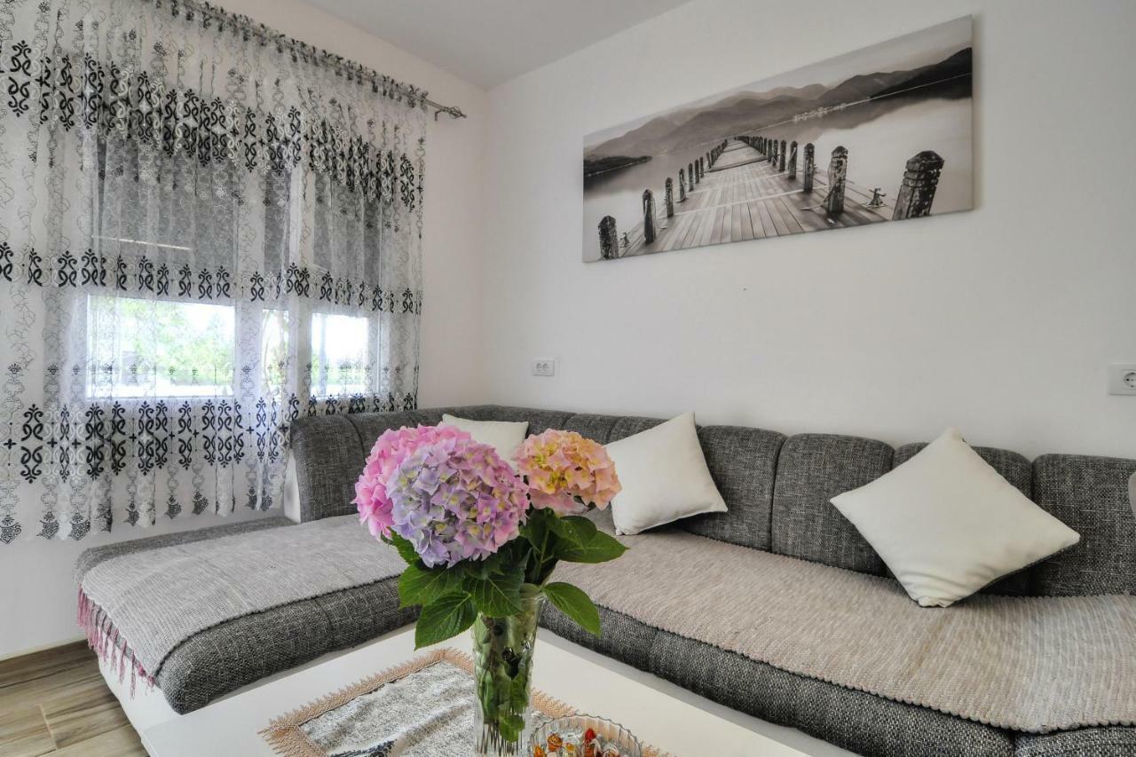 Apartments Banicevic Tivat Buitenkant foto